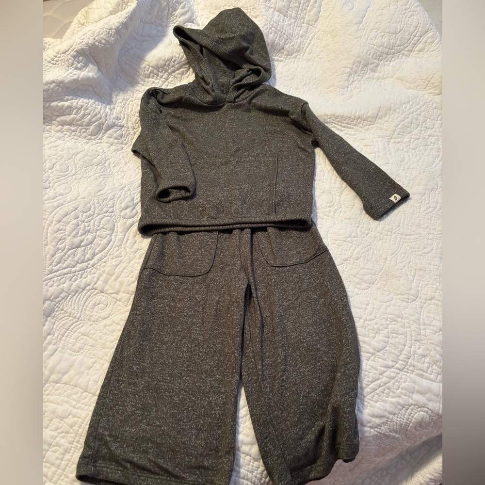 3t Easy Peasy outfit. Never Worn, just washed.